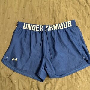 Women’s under Armor heat gear shorts